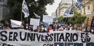 Universitarios se reúnen con el Gobierno en busca del cierre de la paritaria marcha, docentes