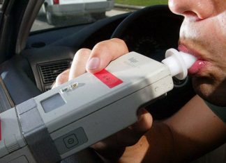 Tolerancia cero al alcohol para los conductores menores de 21 en la Provincia test, alcoholemia