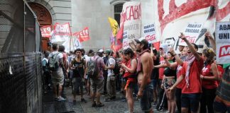 Graves incidentes frente a la Legislatura en las protestas contra la UniCABA incidentes