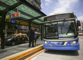 Gremios de transporte paran por tres horas el martes en reclamo de un bono colectivo, metrobus