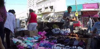 Aumentó la venta ilegal en la Ciudad, a pesar de los controles manteros