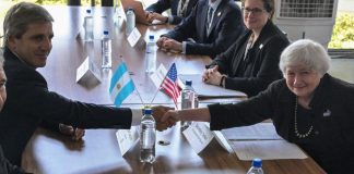 Caputo se reunió con la secretaria del Tesoro en busca del apoyo de los EEUU