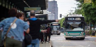 Paro total de colectivos en el sur del conurbano bonaerense: más de diez líneas afectadas por la falta de pago salarial