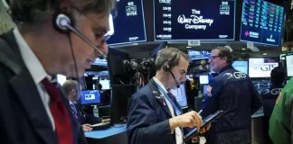 Los dólares financieros se aproximan a $1300 y el riesgo país sube nuevamente a la espera de noticias del FMI.