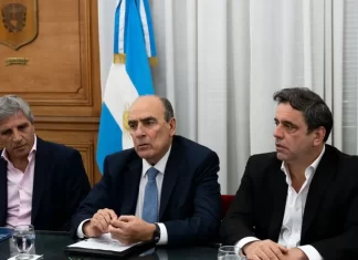 Caputo y Francos se reúnen con gobernadores para explicarles las medidas que anunció el equipo económico de Javier Milei.