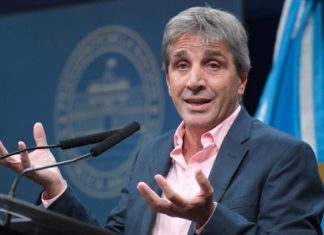 Luis Caputo: “Estoy más que cómodo con el dólar a $1500”