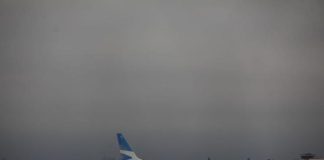 Aeroparque: continua cerrado por la niebla que afecta a la ciudad de Buenos Aires