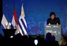 Acto por el atentado a la AMIA: Milei asistió con su gabinete y prometió “no parar hasta que se haga justicia”