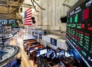 El riesgo país perforó los 600 puntos y alcanzó su nivel más bajo desde enero