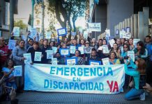 Tensión en la Agencia de Discapacidad: manifestantes irrumpieron en las oficinas y reclaman por recortes en el área