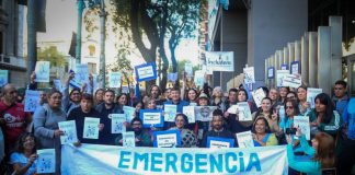 Tensión en la Agencia de Discapacidad: manifestantes irrumpieron en las oficinas y reclaman por recortes en el área