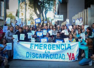 Tensión en la Agencia de Discapacidad: manifestantes irrumpieron en las oficinas y reclaman por recortes en el área
