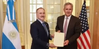 El canciller, Pablo Quirno, recibió al embajador de Estados Unidos, Peter Lamelas.