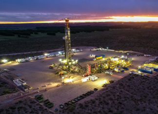 YPF negocia un crédito récord de hasta US$16.000 millones para financiar el proyecto Argentina LNG