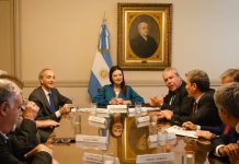 El Gobierno reúne a su mesa política antes de una sesión clave en Diputados y suma a Sandra Pettovello